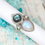 Ring med månesten-look og fin skinne