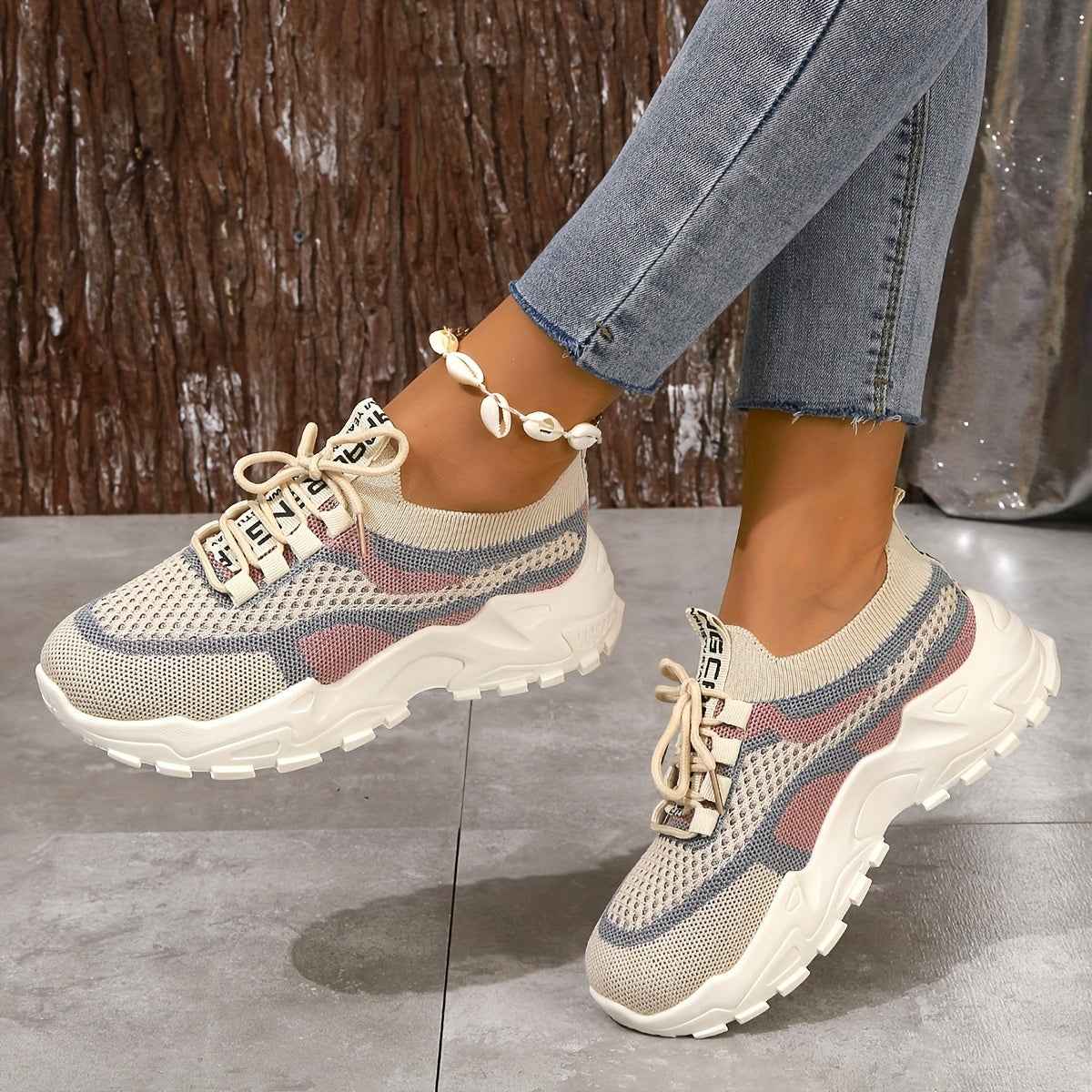 Ademende mesh sneakers met gedempte zool en vetersluiting