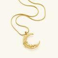 Goudkleurige ketting met hanger met bloesem en maan