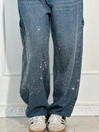Oversized jeans met ballonpijp en glinsterende juweeltjes