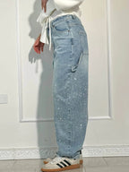 Oversized jeans met ballonpijp en glinsterende juweeltjes