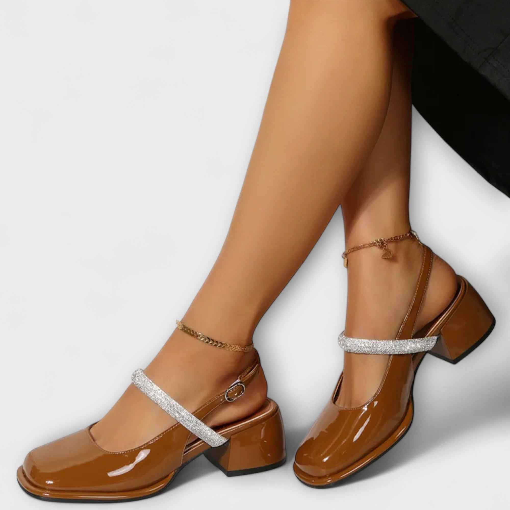 Mary Janes met glitterbandje, blokhak en lakafwerking