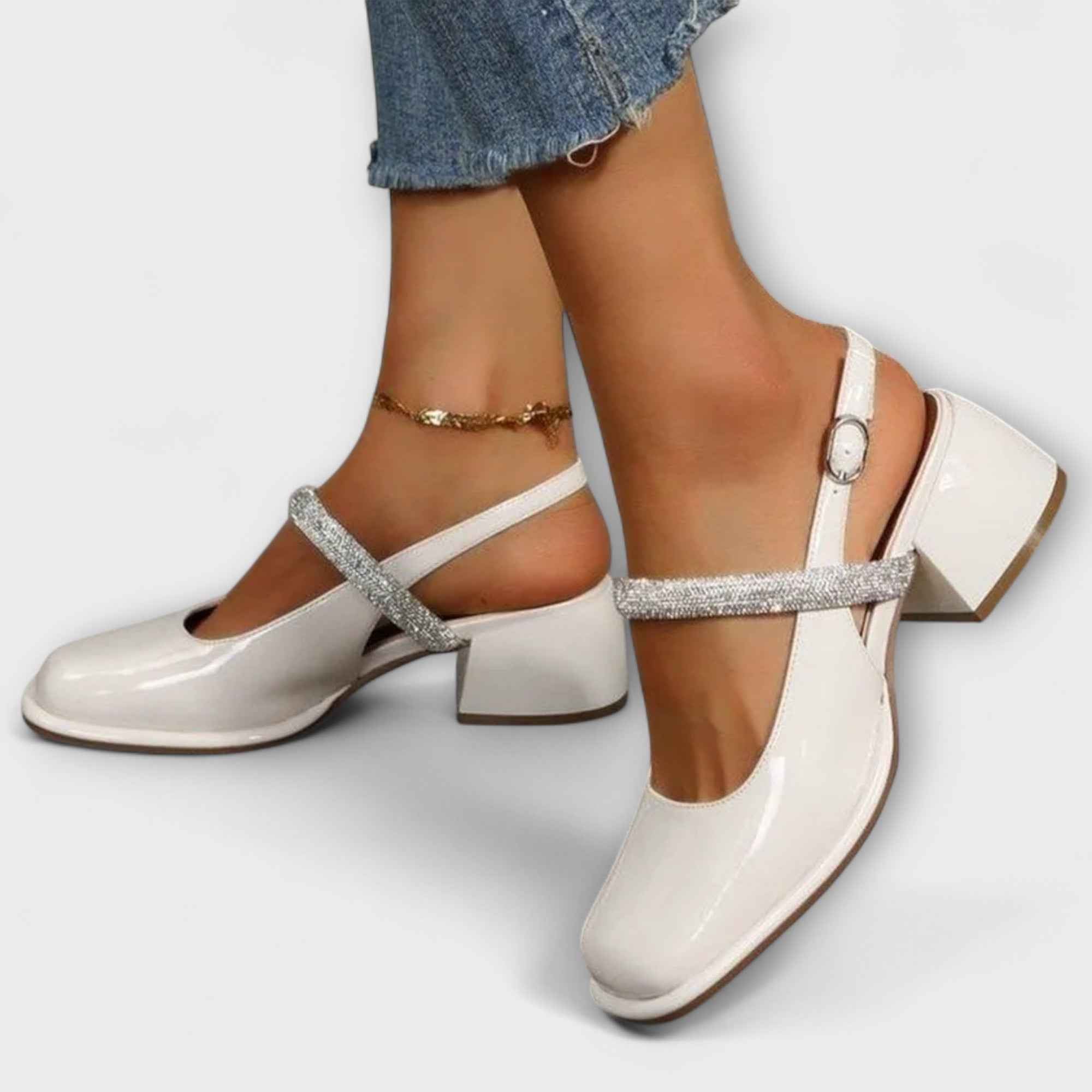 Mary Janes met glitterbandje, blokhak en lakafwerking