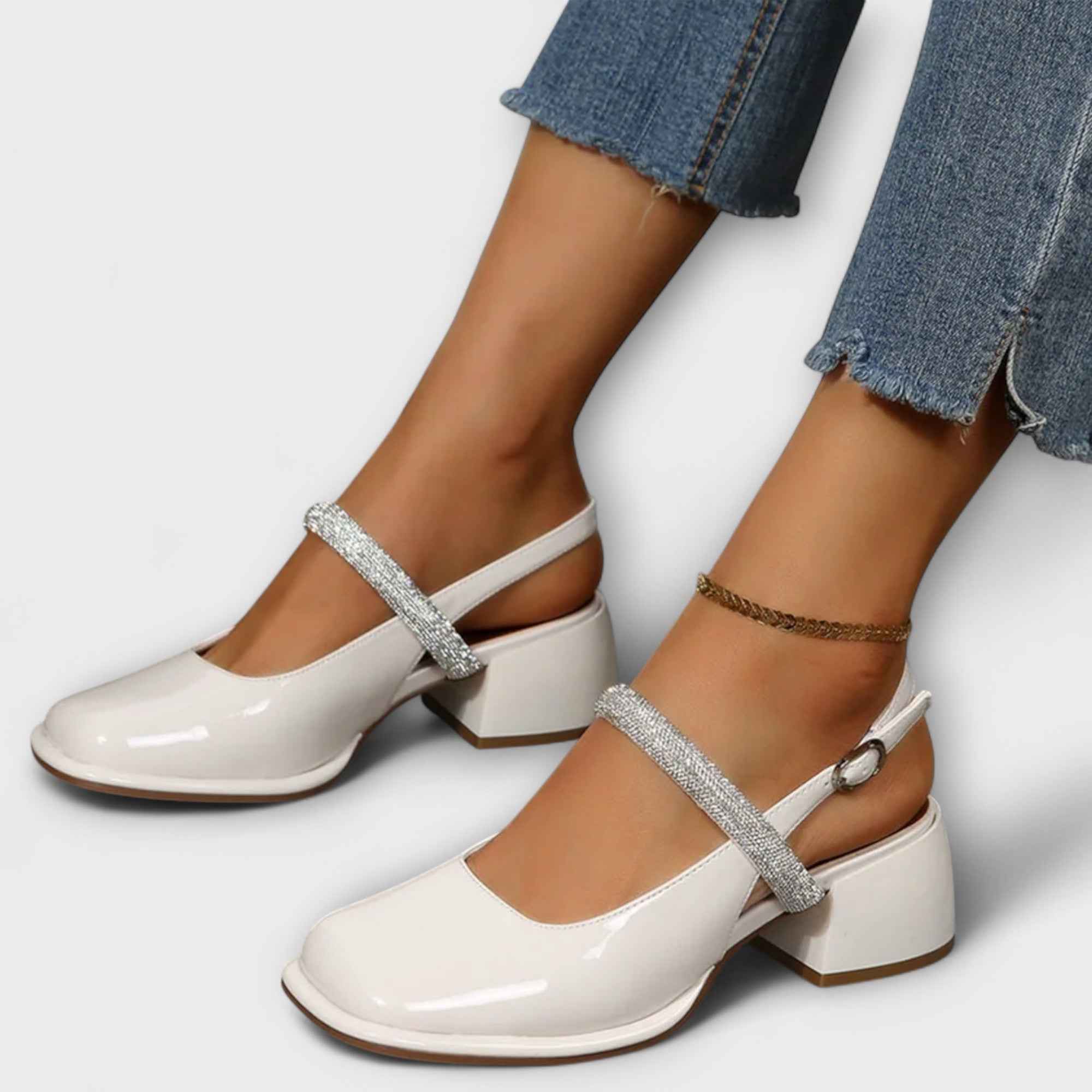 Mary Janes met glitterbandje, blokhak en lakafwerking