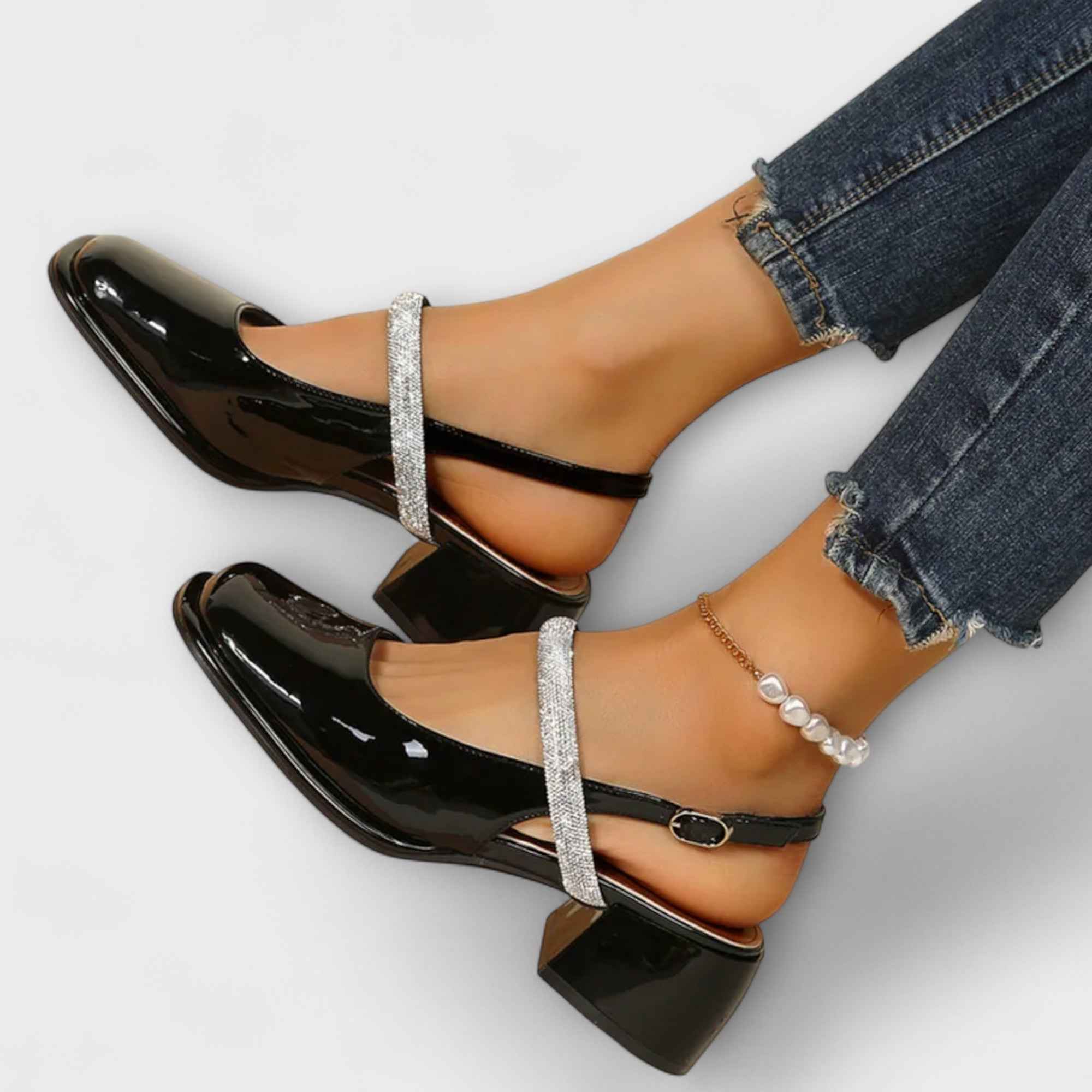 Mary Janes met glitterbandje, blokhak en lakafwerking