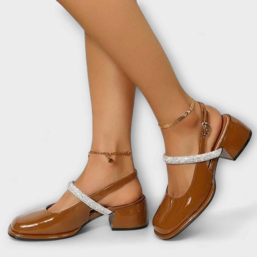 Mary Janes met glitterbandje, blokhak en lakafwerking