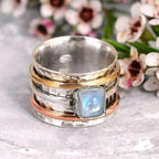 Grove spinnerring met maansteen