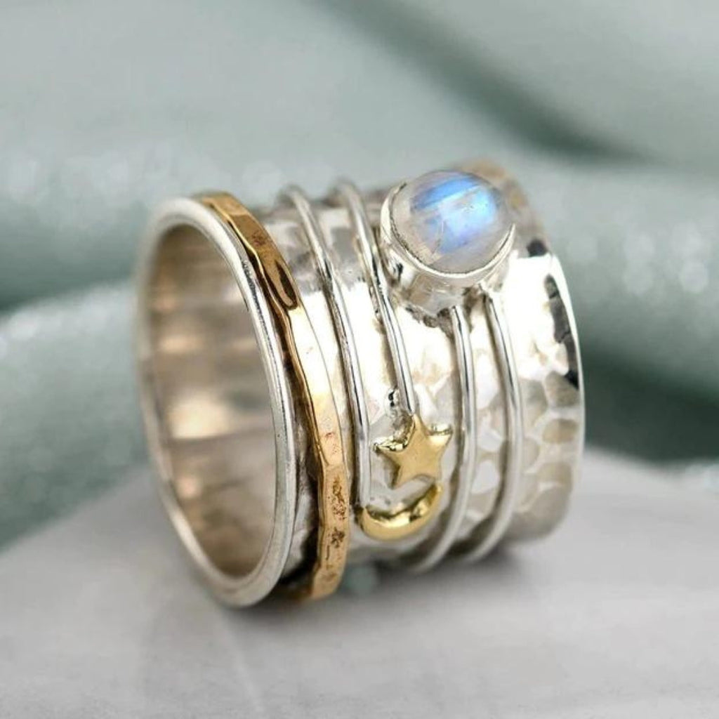 Spinnerring met ster, maan en maansteen