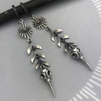 Boho oorbellen met maskerhanger in zilverkleur