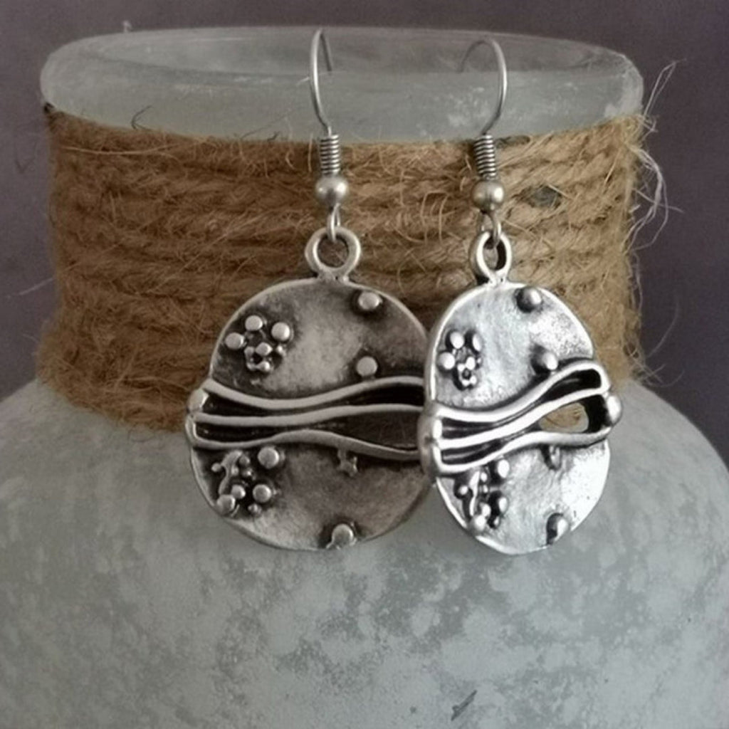 Vintage-Style Silver-Tone Wavy Oval Disc Earrings