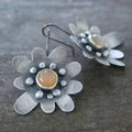 Sølvfarvede margueritøreringe i vintagestil med midte med rav-look