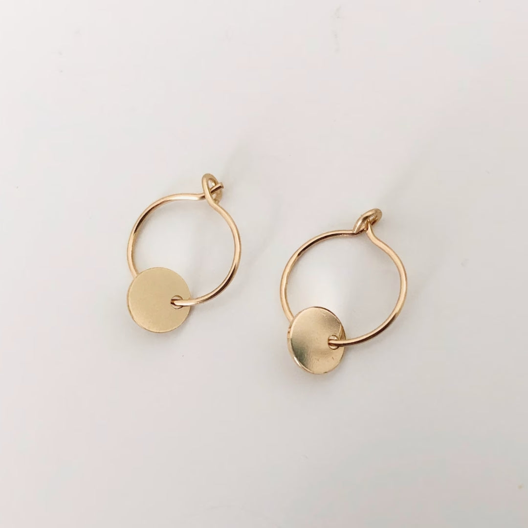 Vintage-Style Gold-Tone Round Plate Earrings