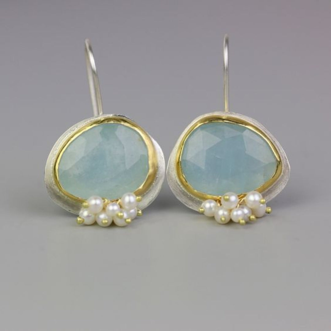 Brincos com Pedra Azul-Clara e Pequenas Pérolas Estilo Vintage