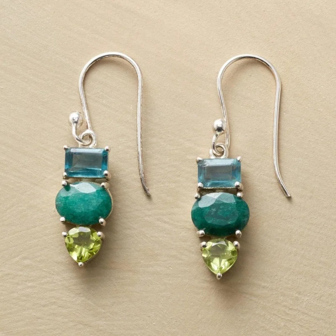 Vintage zilverkleurige oorbellen met groene stenen