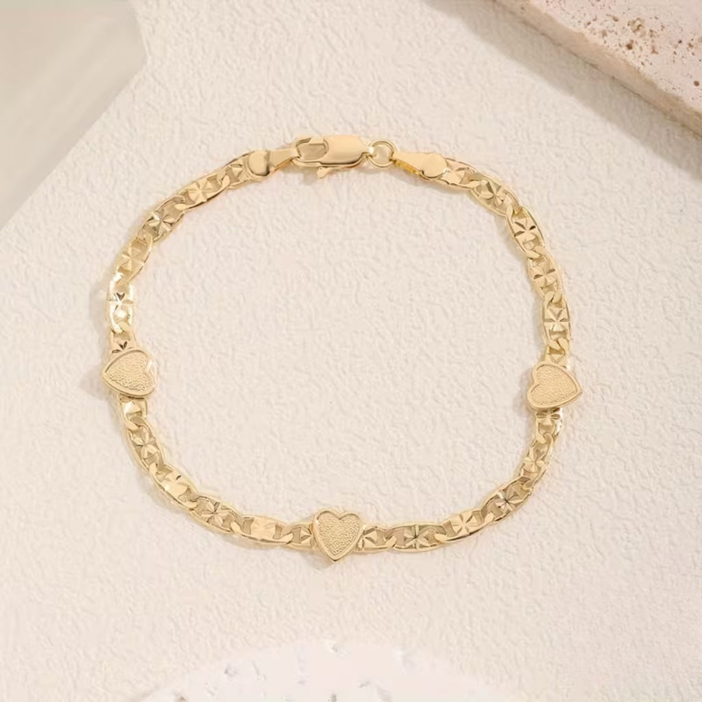 Goudkleurige Cubaanse schakelarmband met hart