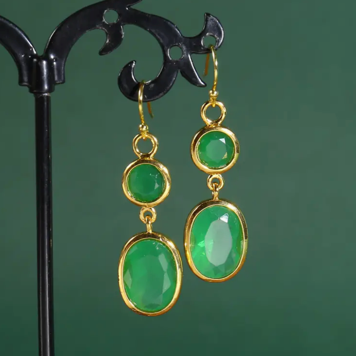 Vintage-Style Gold-Tone Round Green Earrings
