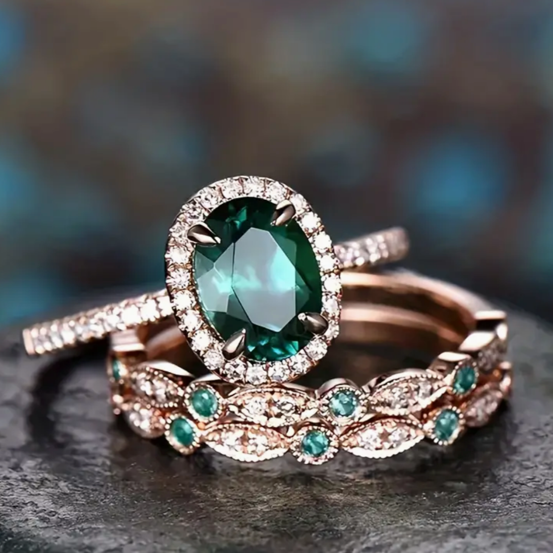 Vintage-Style Green Zirconia Ring Set in Rose Gold Tone