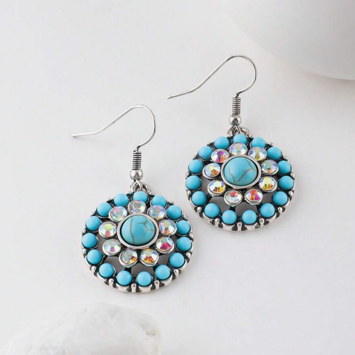 Boucles d'oreilles mandala serties de pierre bleue style vintage