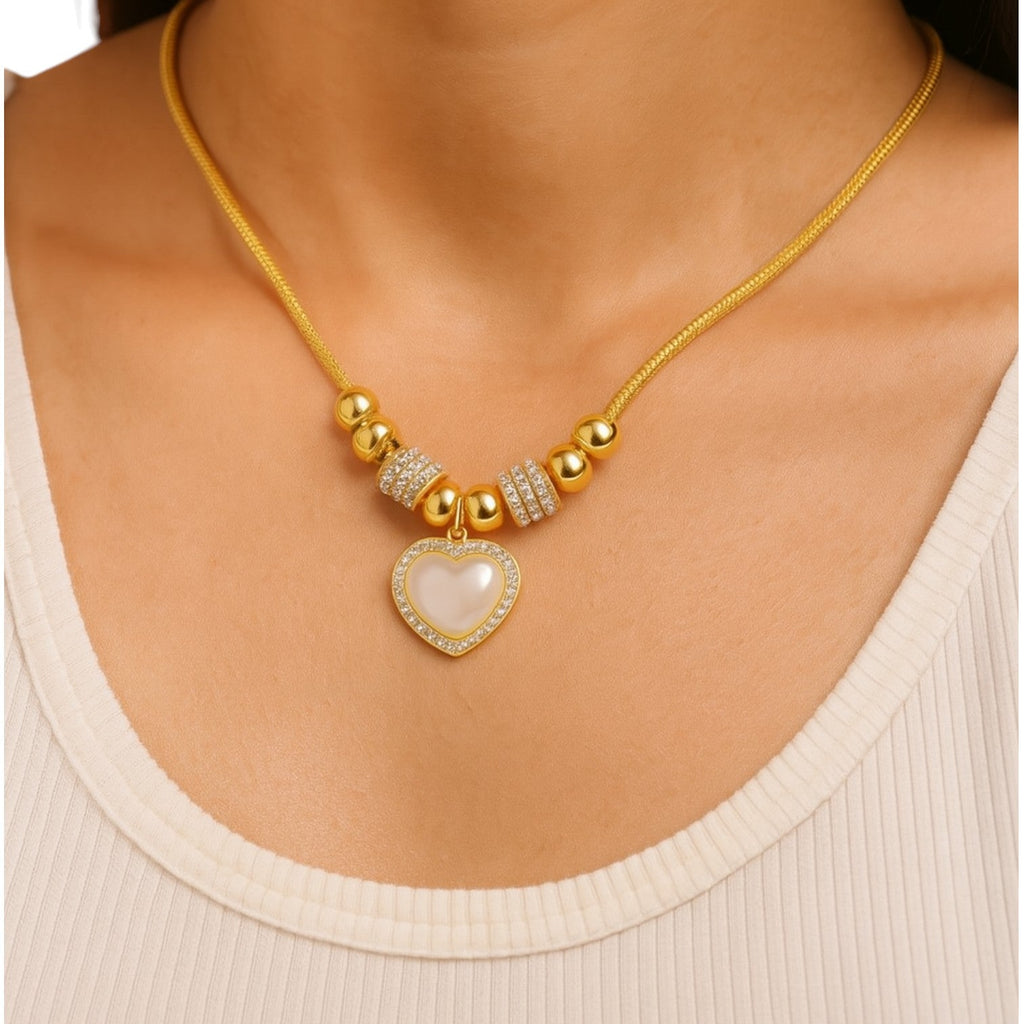 Ketting met harthanger, zirkoonstenen en parels