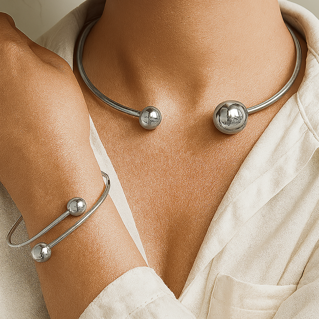 Minimalistische set van collier en open armband in twee metaaltinten