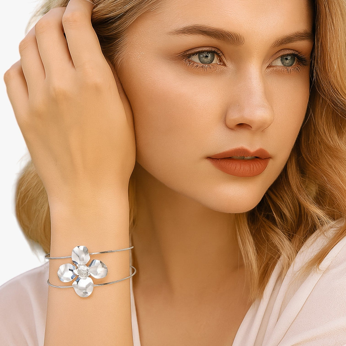 Flower Motif Bracelet in Waterproof Stainless Steel
