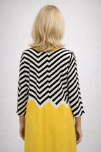 Zigzag Print Oversized Dress with V-Neck and Contrast Hem
