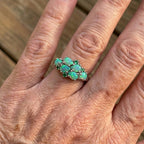 Klassieke clusterring met waterdruppels in opaallook in drie kleuren