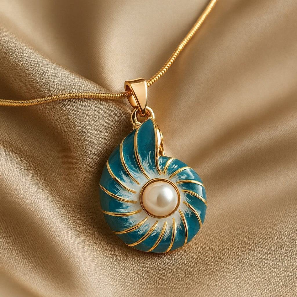 Ketting met parel en blauwe schelp