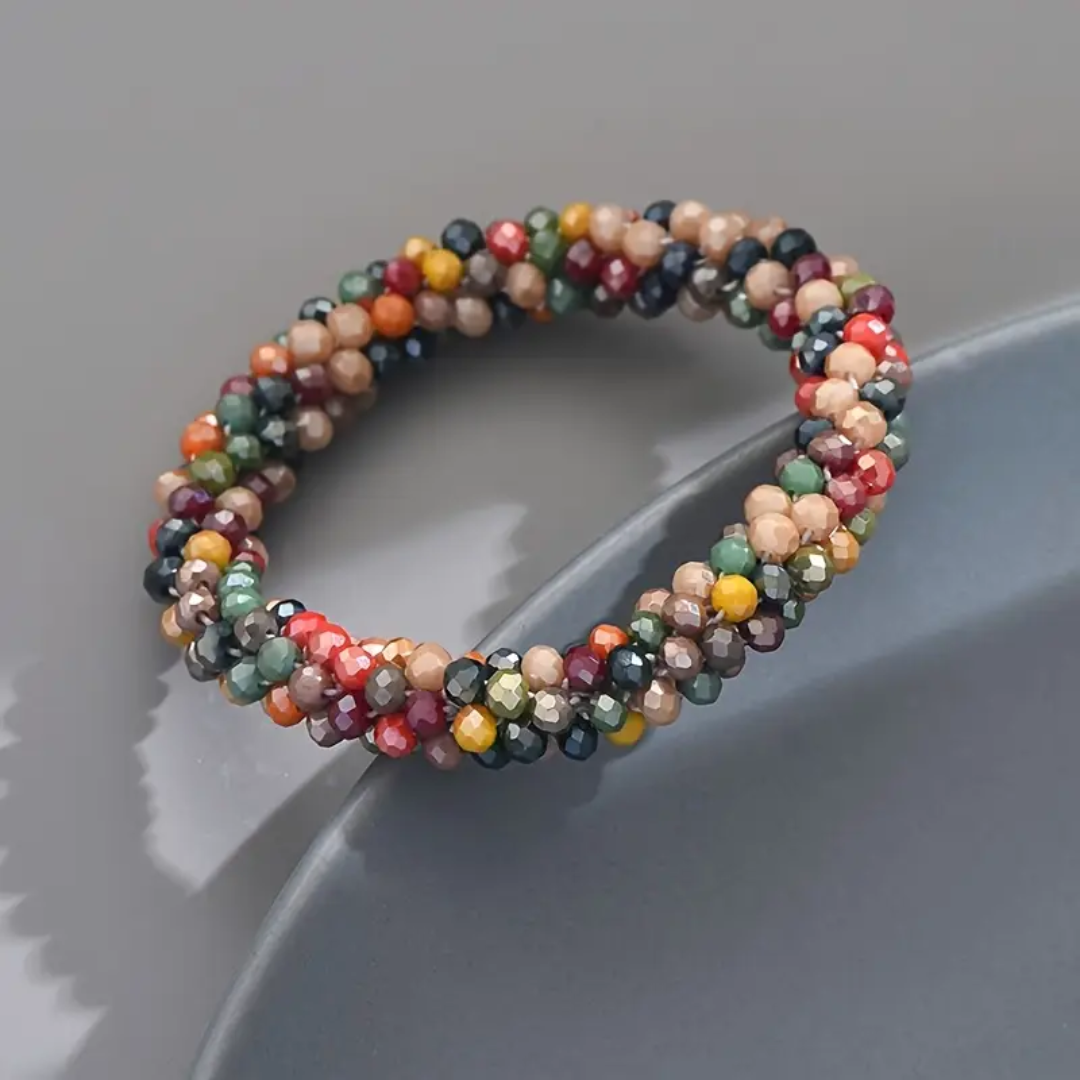 Armband met veelkleurige gefacetteerde kralen en spiraaldesign