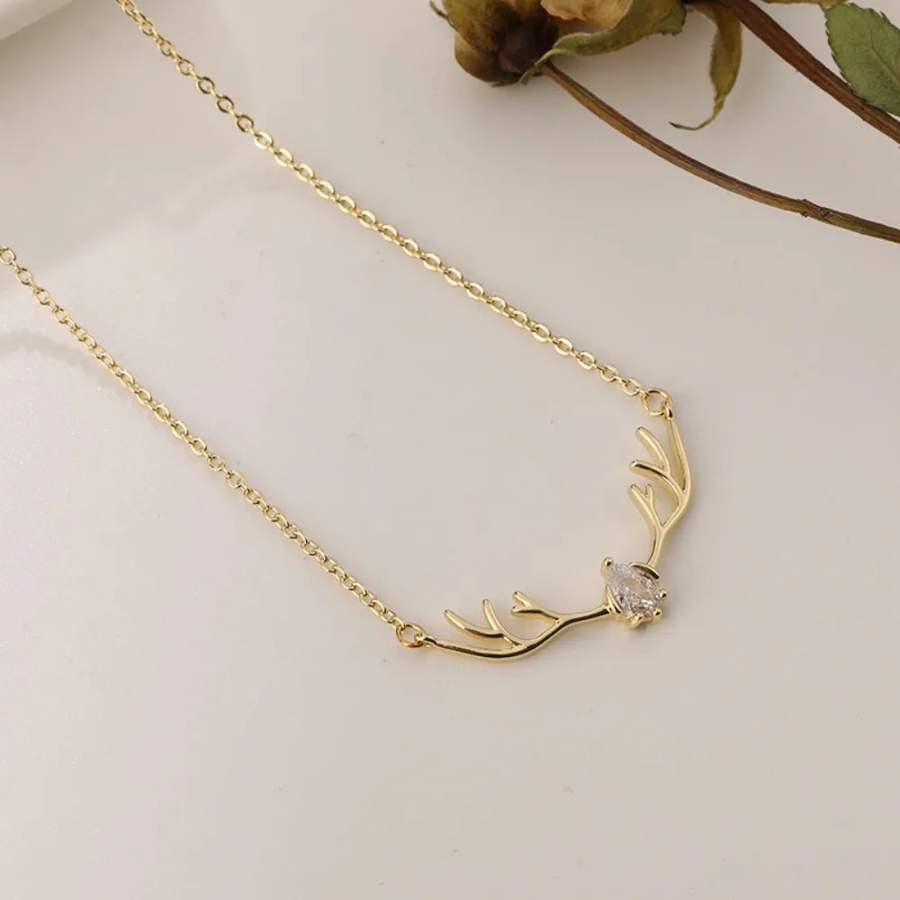 Hertengeweiketting met hartbedel