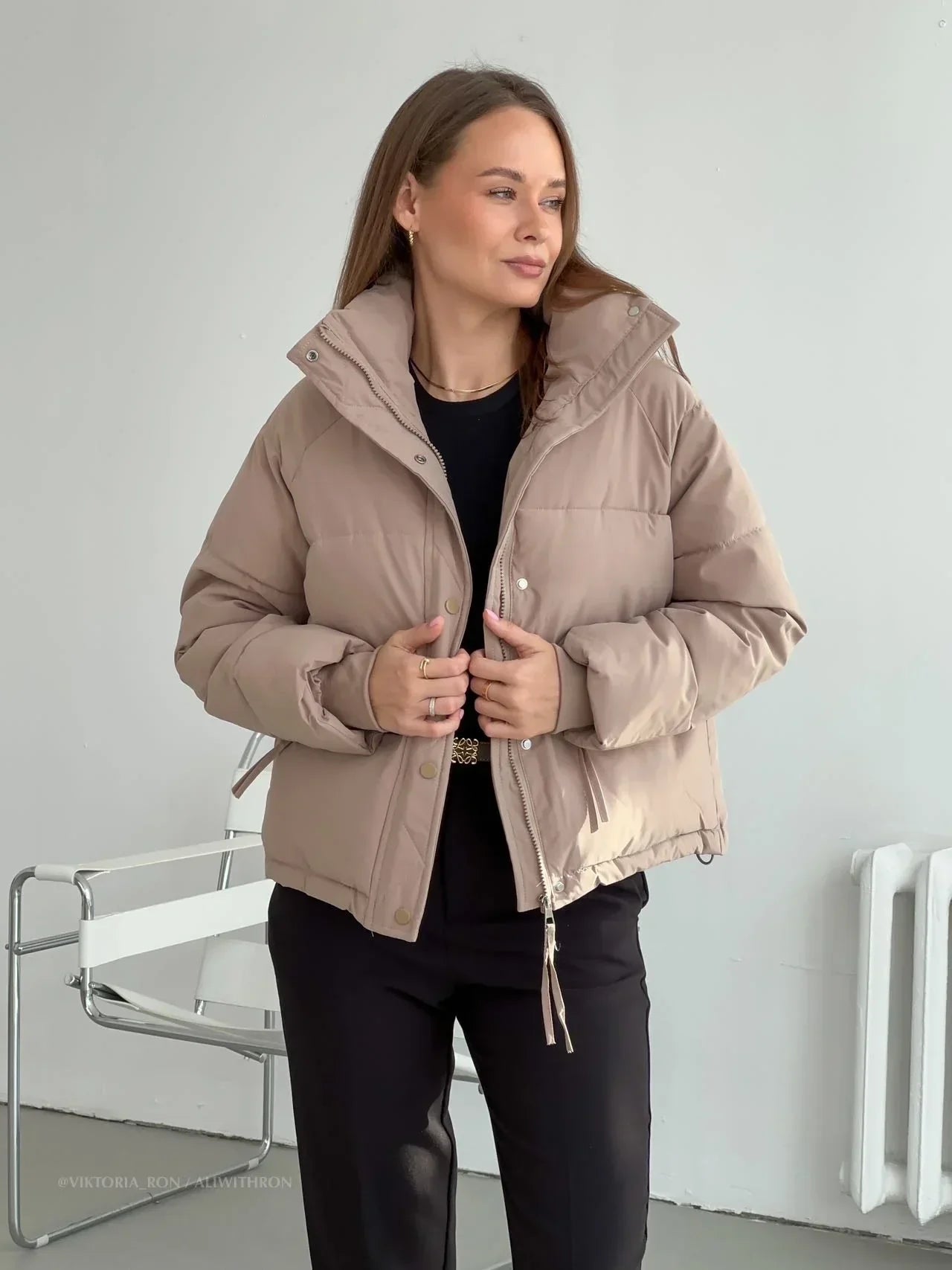 Lightweight Transitional Jacket with an Adjustable Hem