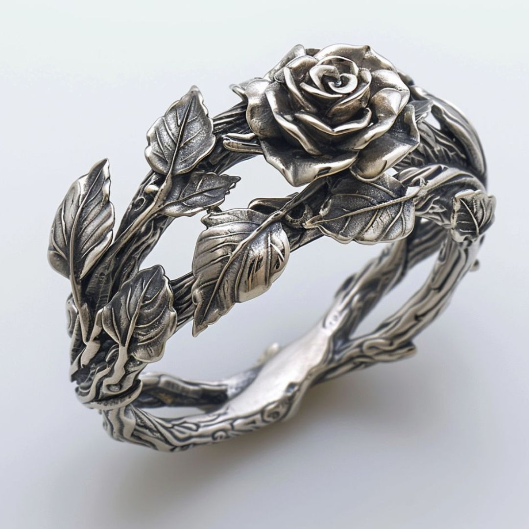 Zilverkleurige rozenring met exotisch ontwerp