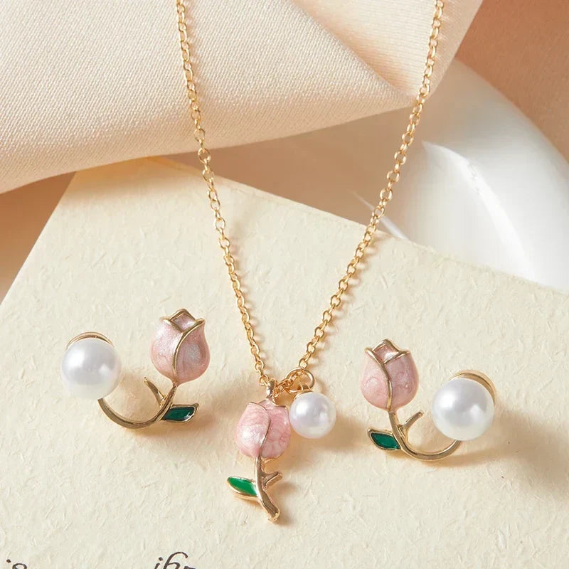 Set van ketting en oorbellen met roze tulp