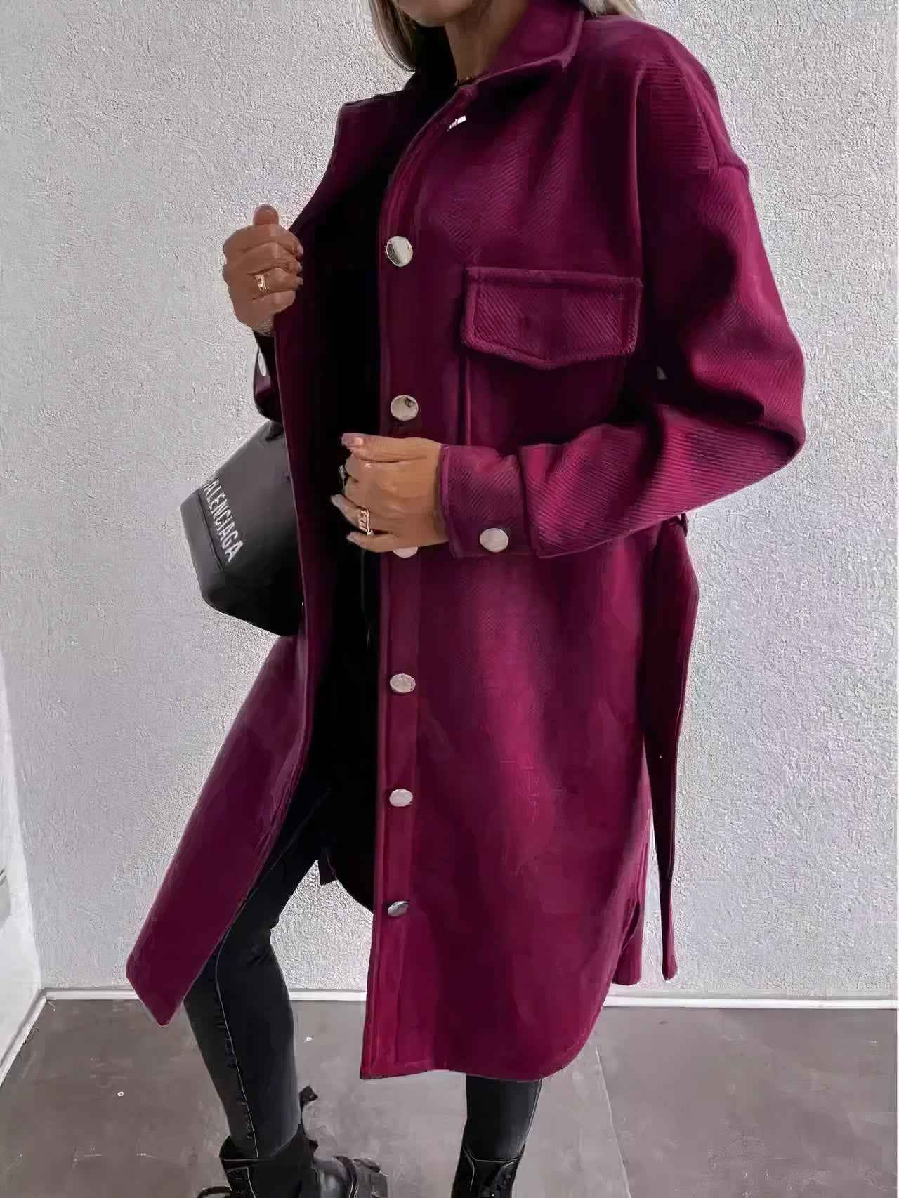 Long Coat with a Simple Silhouette for Everyday Occasions