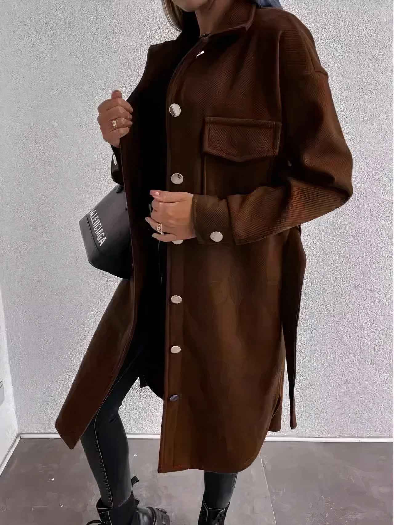 Long Coat with a Simple Silhouette for Everyday Occasions