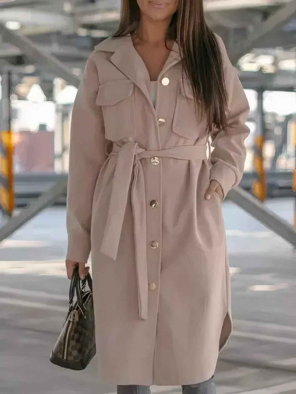 Long Coat with a Simple Silhouette for Everyday Occasions