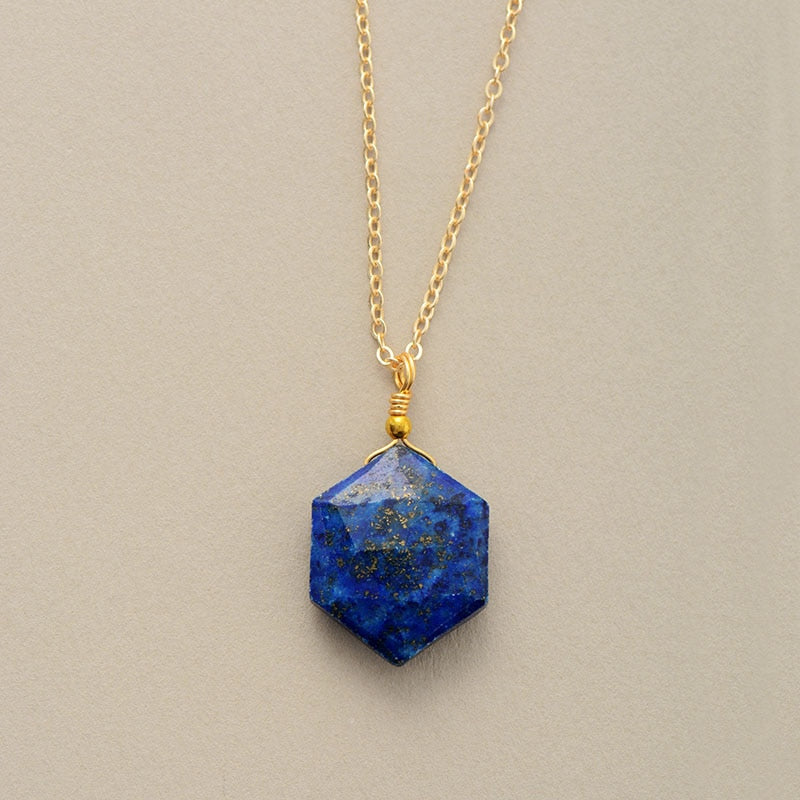 Colar com Pendente Hexagonal de Pedra Preciosa em Duas Pedras