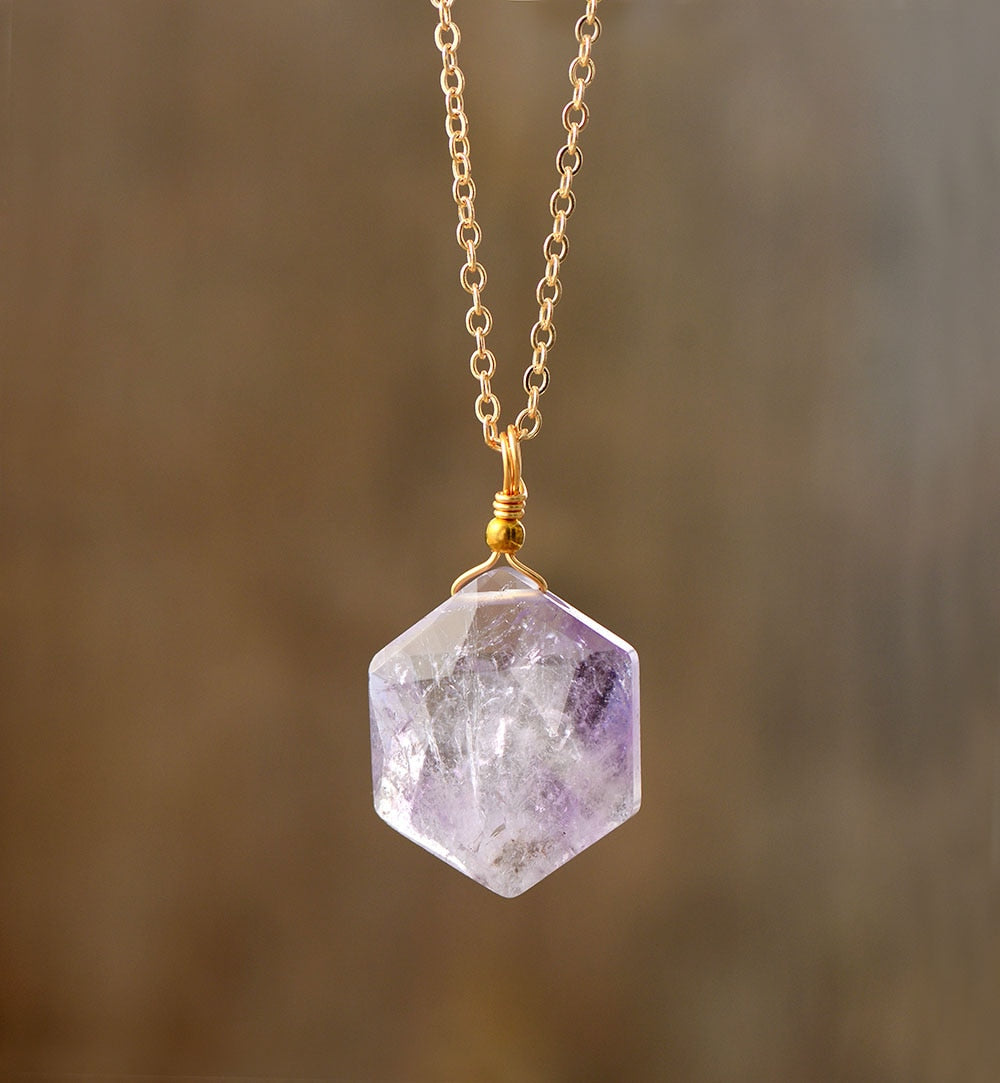 Colar com Pendente Hexagonal de Pedra Preciosa em Duas Pedras