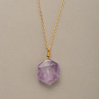 Colar com Pendente Hexagonal de Pedra Preciosa em Duas Pedras