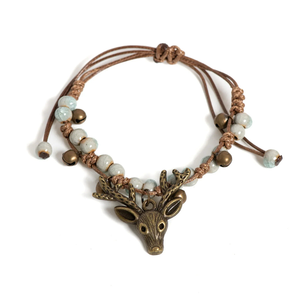 Ambachtelijke bedelarmband met keramisch hertje