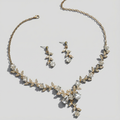 Bloemige kristalset met ketting en oorbellen met blaadjes
