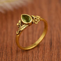 Groene ring met bloemblaadjes