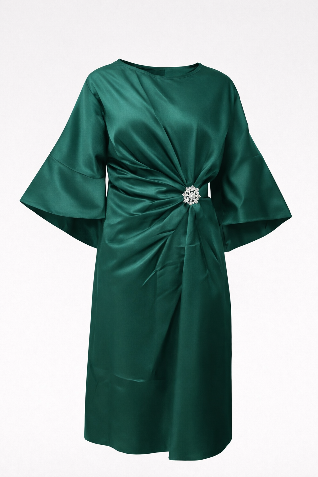 Satijnen maxi-jurk met volumineuze mouwen en broche