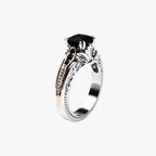 Ring van 925 zilver met grote heldere en zwarte stenen