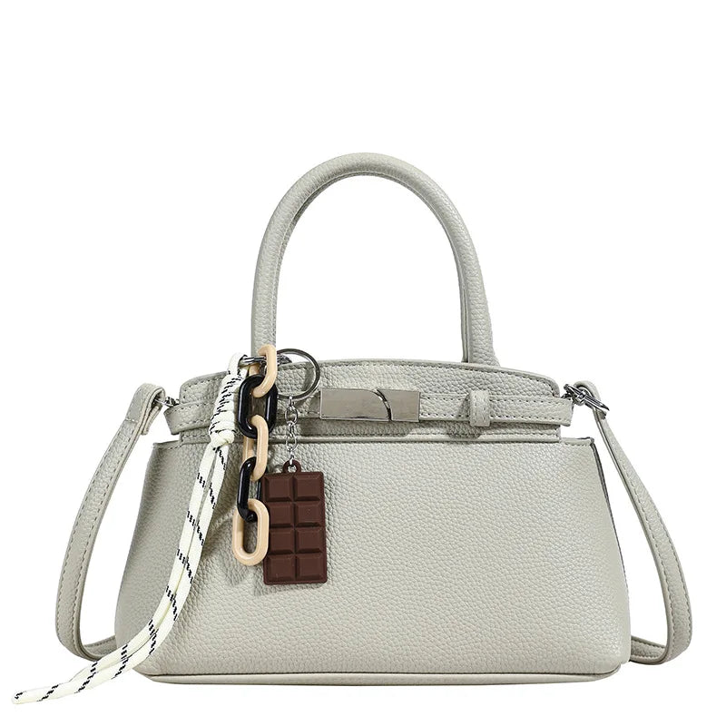 Glossy Shell-Shaped Evening Bag for Special Occasions