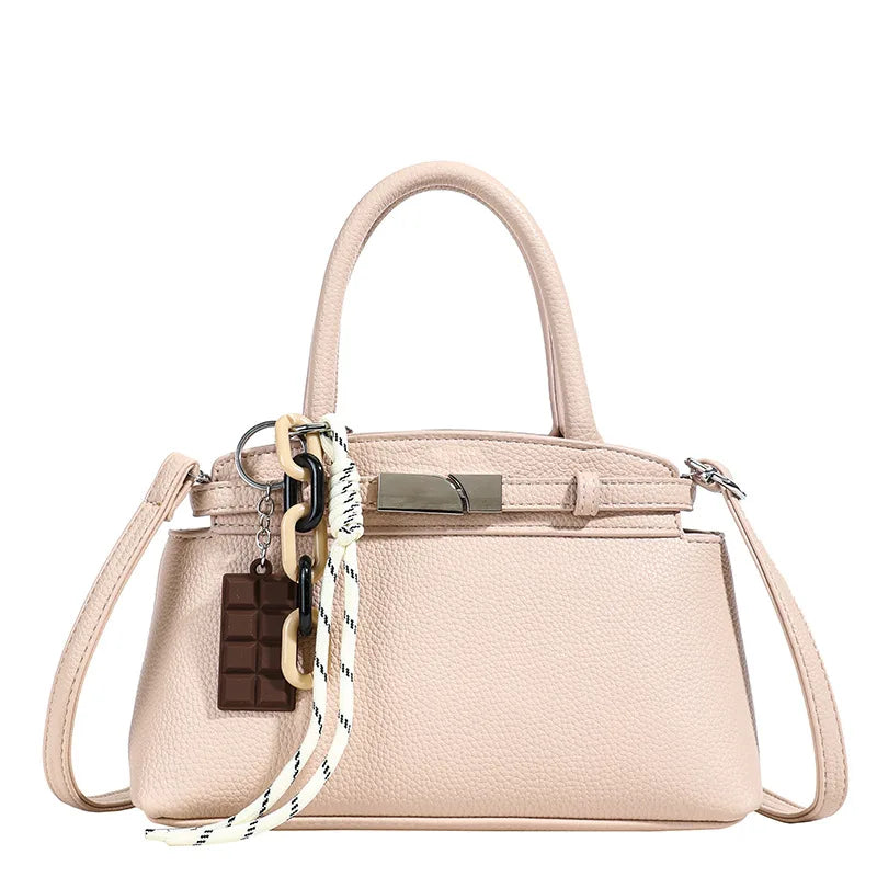 Glossy Shell-Shaped Evening Bag for Special Occasions