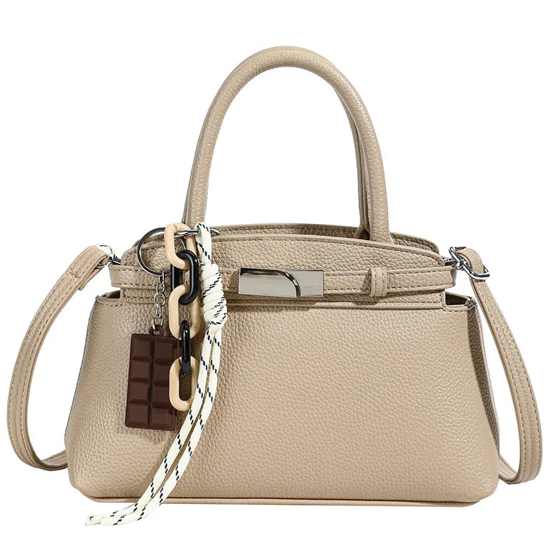 Glossy Shell-Shaped Evening Bag for Special Occasions