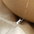 Ketting met klimmende kat in zilverkleur