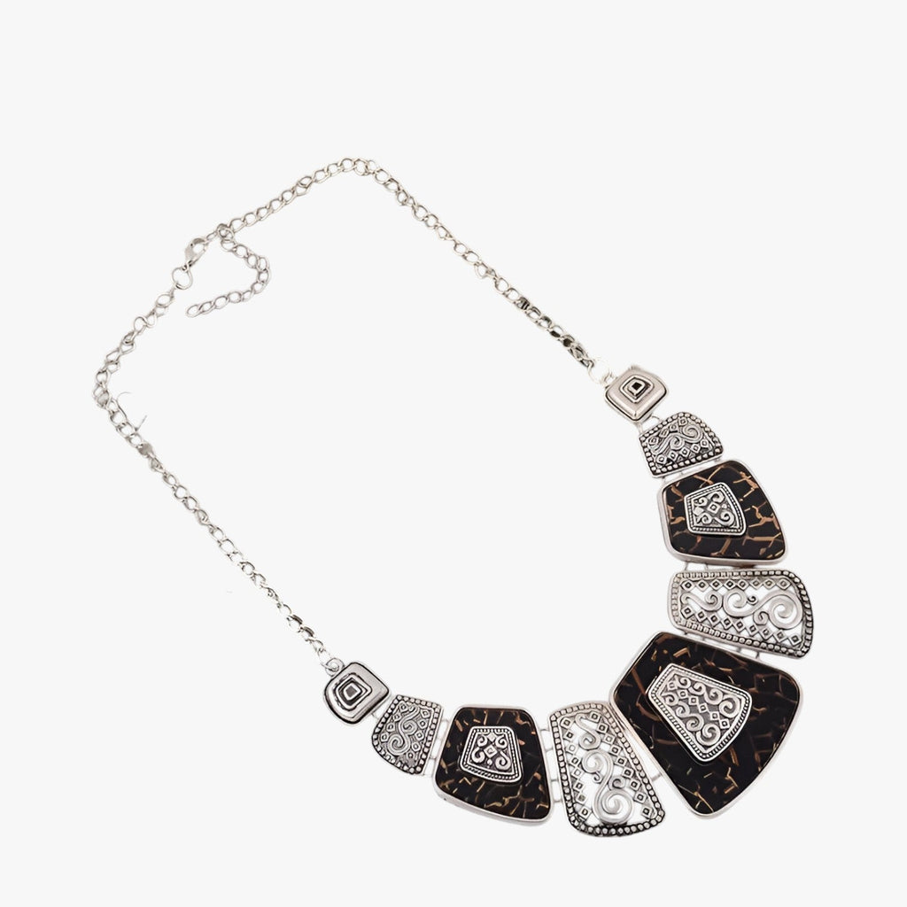 Goudkleurige statement choker met blauw detail