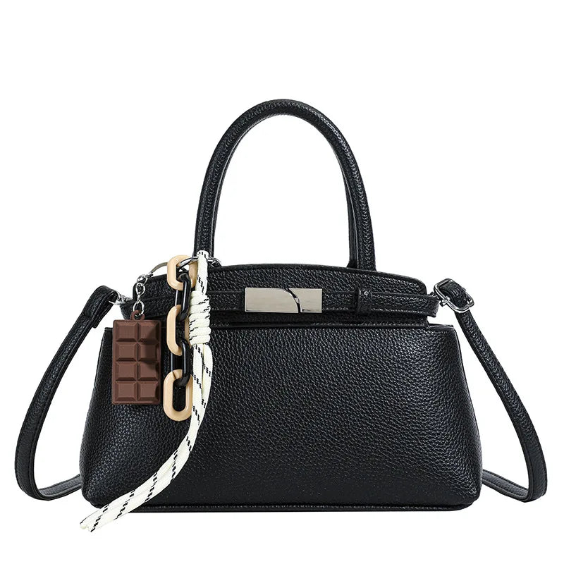 Glossy Shell-Shaped Evening Bag for Special Occasions